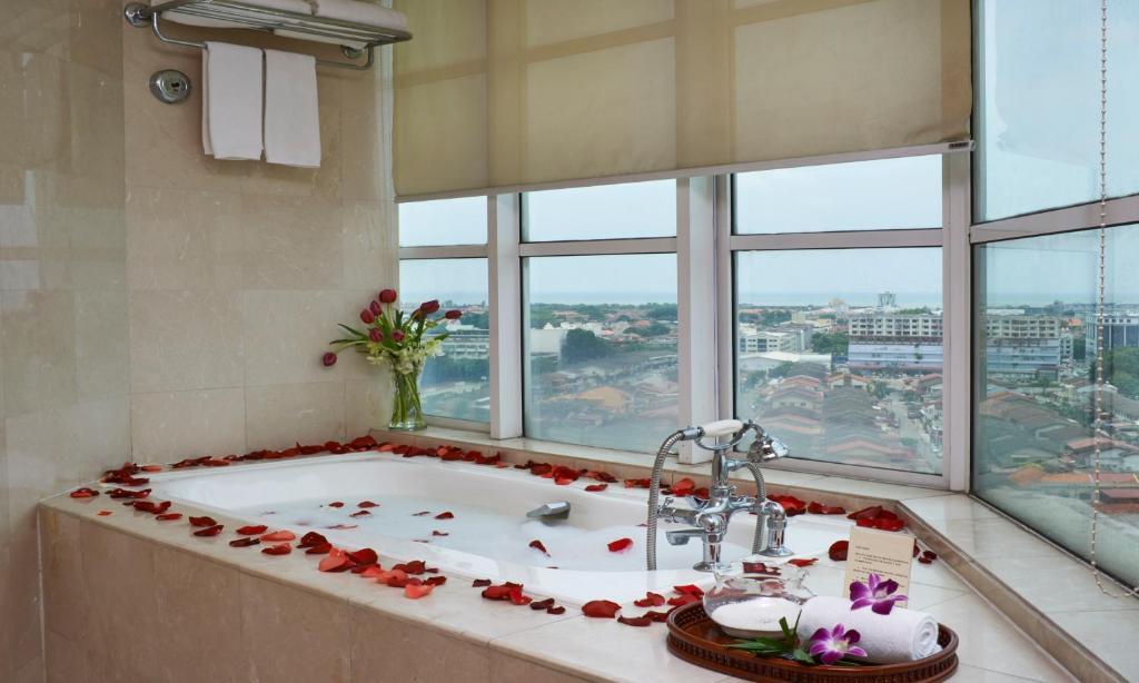 Grand Swiss-Belhotel Melaka Exterior photo